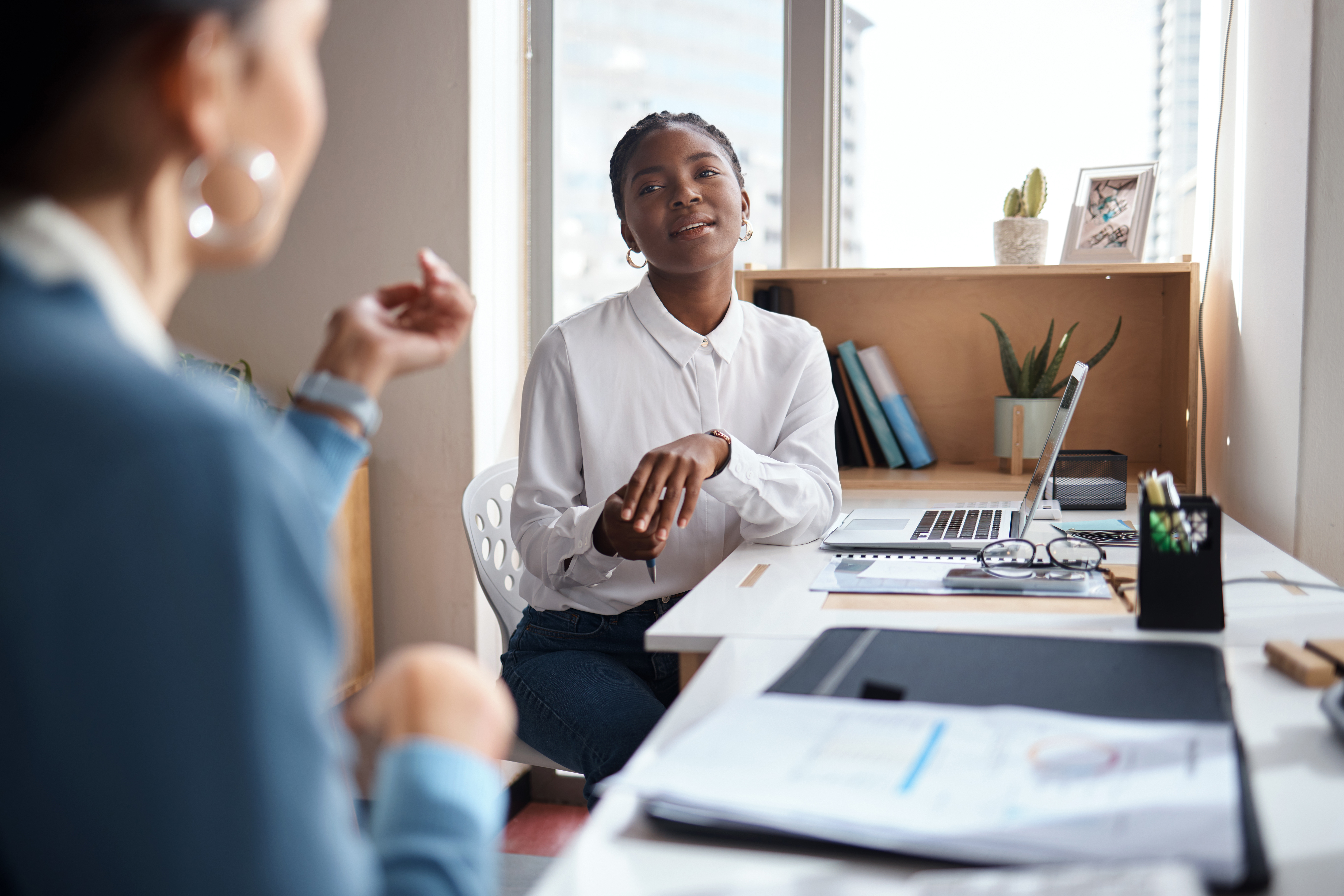 A new employee receiving career development advice from her manager.